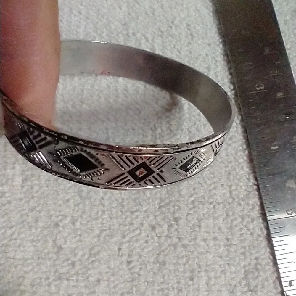 Silvertone black bangle bracelet approx. 2.5
